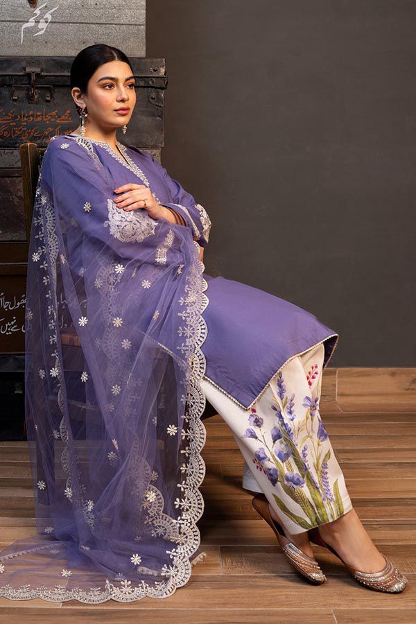 Embroidered Lawn 3pc Suit With Organza Dupatta